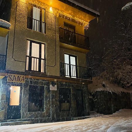Sana Guest House Mestia Dış mekan fotoğraf